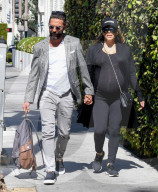PEOPLE - Hochschwangere Eva Longoria unterwegs zum Arzttermin