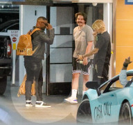 PEOPLE - Justin Bieber trifft auf Jamie Foxx in der Parkgarage