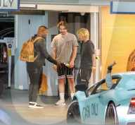 PEOPLE - Justin Bieber trifft auf Jamie Foxx in der Parkgarage