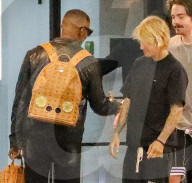 PEOPLE - Justin Bieber trifft auf Jamie Foxx in der Parkgarage