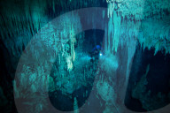 FEATURE - Unterwasser Höhlenforschung in Yucatan, Mexiko