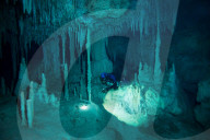 FEATURE - Unterwasser Höhlenforschung in Yucatan, Mexiko