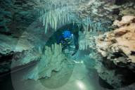 FEATURE - Unterwasser Höhlenforschung in Yucatan, Mexiko