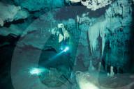 FEATURE - Unterwasser Höhlenforschung in Yucatan, Mexiko