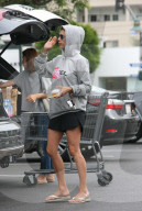 EXKLUSIV - Inkognito:  Elisabetta Canalis in Sweats unterwegs