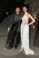 PEOPLE - Neymar Jr an Krücken mit Bruna Marquezine an der amfAR Gala in Sao Paulo