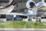 PEOPLE - Die Kardashians landen in Van Nuys nach ihrem Besuch von Khloe und Baby True Thompson in Cleveland