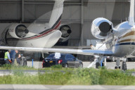 PEOPLE - Die Kardashians landen in Van Nuys nach ihrem Besuch von Khloe und Baby True Thompson in Cleveland