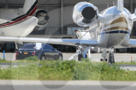 PEOPLE - Die Kardashians landen in Van Nuys nach ihrem Besuch von Khloe und Baby True Thompson in Cleveland