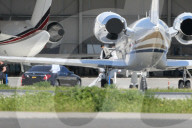 PEOPLE - Die Kardashians landen in Van Nuys nach ihrem Besuch von Khloe und Baby True Thompson in Cleveland