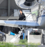 PEOPLE - Die Kardashians landen in Van Nuys nach ihrem Besuch von Khloe und Baby True Thompson in Cleveland