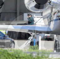 PEOPLE - Die Kardashians landen in Van Nuys nach ihrem Besuch von Khloe und Baby True Thompson in Cleveland