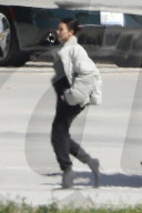 PEOPLE - Die Kardashians landen in Van Nuys nach ihrem Besuch von Khloe und Baby True Thompson in Cleveland
