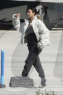 PEOPLE - Die Kardashians landen in Van Nuys nach ihrem Besuch von Khloe und Baby True Thompson in Cleveland