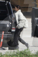 PEOPLE - Die Kardashians landen in Van Nuys nach ihrem Besuch von Khloe und Baby True Thompson in Cleveland