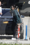 PEOPLE - Die Kardashians landen in Van Nuys nach ihrem Besuch von Khloe und Baby True Thompson in Cleveland