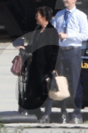 PEOPLE - Die Kardashians landen in Van Nuys nach ihrem Besuch von Khloe und Baby True Thompson in Cleveland