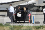 PEOPLE - Die Kardashians landen in Van Nuys nach ihrem Besuch von Khloe und Baby True Thompson in Cleveland