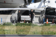PEOPLE - Die Kardashians landen in Van Nuys nach ihrem Besuch von Khloe und Baby True Thompson in Cleveland