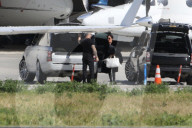 PEOPLE - Die Kardashians landen in Van Nuys nach ihrem Besuch von Khloe und Baby True Thompson in Cleveland
