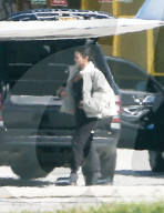 PEOPLE - Die Kardashians landen in Van Nuys nach ihrem Besuch von Khloe und Baby True Thompson in Cleveland