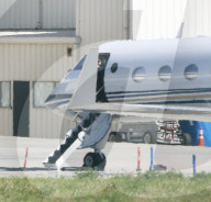 PEOPLE - Die Kardashians landen in Van Nuys nach ihrem Besuch von Khloe und Baby True Thompson in Cleveland