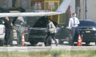 PEOPLE - Die Kardashians landen in Van Nuys nach ihrem Besuch von Khloe und Baby True Thompson in Cleveland