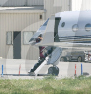 PEOPLE - Die Kardashians landen in Van Nuys nach ihrem Besuch von Khloe und Baby True Thompson in Cleveland