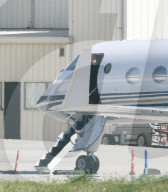 PEOPLE - Die Kardashians landen in Van Nuys nach ihrem Besuch von Khloe und Baby True Thompson in Cleveland