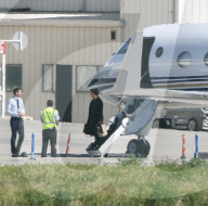 PEOPLE - Die Kardashians landen in Van Nuys nach ihrem Besuch von Khloe und Baby True Thompson in Cleveland