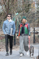 PEOPLE - Sienna Miller und Tom Sturridge mit Marlowe in New York unterwegs