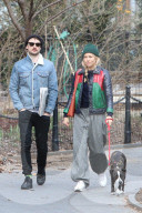 PEOPLE - Sienna Miller und Tom Sturridge mit Marlowe in New York unterwegs