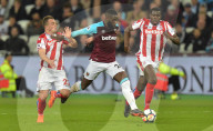 PEOPLE - Drohender Abstieg: Xherdan Shaqiri ist bei Stoke City frustriert