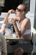 EXKLUSIV - Adwoa Aboah hat heiss in London