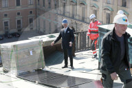 PEOPLE - Ökologischer Bauherr: König Carl XVI Gustaf von Schweden bei der Installation von einer Solaranlage auf dem Palast in Stockholm