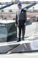 PEOPLE - Ökologischer Bauherr: König Carl XVI Gustaf von Schweden bei der Installation von einer Solaranlage auf dem Palast in Stockholm