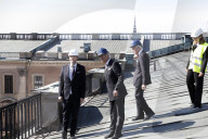 PEOPLE - Ã–kologischer Bauherr: KÃ¶nig Carl XVI Gustaf von Schweden bei der Installation von einer Solaranlage auf dem Palast in Stockholm