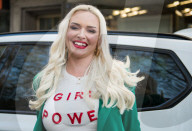 PEOPLE - Daniela Katzenberger stellt die zweite Ausgabe ihrs Magazins 'Daniela' in einem Kölner Kiosk vor
