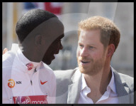PEOPLE - Prinz Harry als Zuschauer am London Marathon