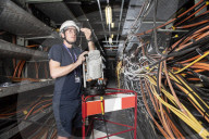 PORTRAIT - James Bromley im Untergrund Bunker von London