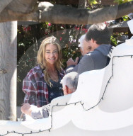 EXKLUSIV - Denise Richards glücklich mit neuem Freund Aaron Phypers 