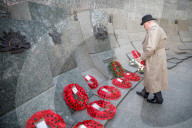 A member of the public lays a wreath during an Anzac Day dawn service at Hyde Park Corner in London on April 25, 2018. 
Anzac Day commemorates Australian and New Zealand casualties and veterans of conflicts and marks the anniversary of the landings in th