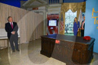 PEOPLE - Fast wie echt: Melania Trump als Wachsfigur bei Tussauds in New York