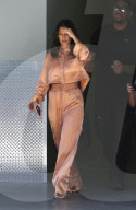 PEOPLE - Kourtney Kardashian mit Mason in Calabasas unterwegs