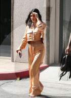 PEOPLE - Kourtney Kardashian mit Mason in Calabasas unterwegs