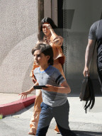 PEOPLE - Kourtney Kardashian mit Mason in Calabasas unterwegs