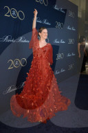 PEOPLE - Höschenblitzer: Megan LeCron überschwenglich bei Brooks Brothers in New York