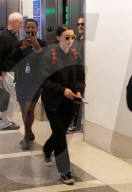 EXKLUSIV - Joaquin Phoenix mit Rooney Mara am Flughafen von LA