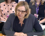 NEWS - Grossbritannien: Innenministerin Amber Rudd tritt zurück