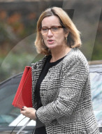 NEWS - Grossbritannien: Innenministerin Amber Rudd tritt zurück
